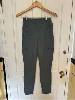 Athleta Slim Cargo Joggers in Sage Green Size 4